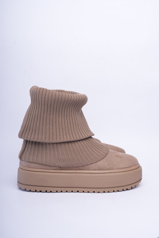 Botas tipo media camel con plataforma