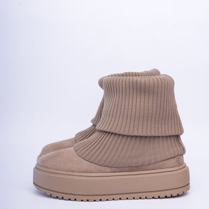 Botas tipo media camel con plataforma