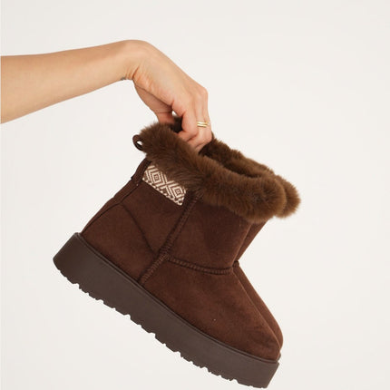 Botas ugg café caña corta con plataforma y peluche