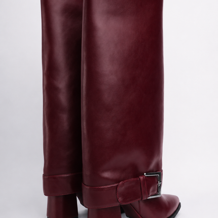 Botas caña alta vino con hebilla plateada