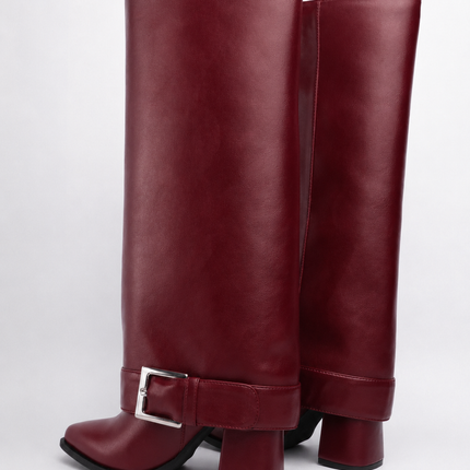 Botas caña alta vino con hebilla plateada