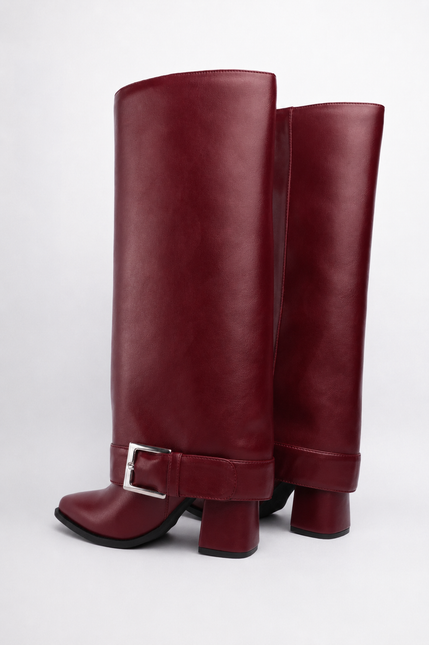 Botas caña alta vino con hebilla plateada