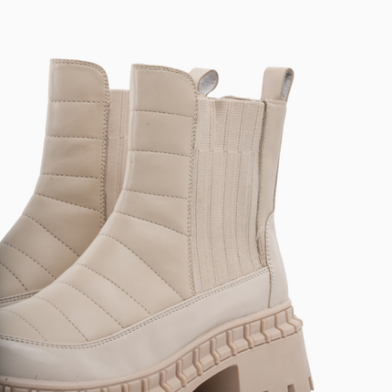 Botines crema con textura acolchada