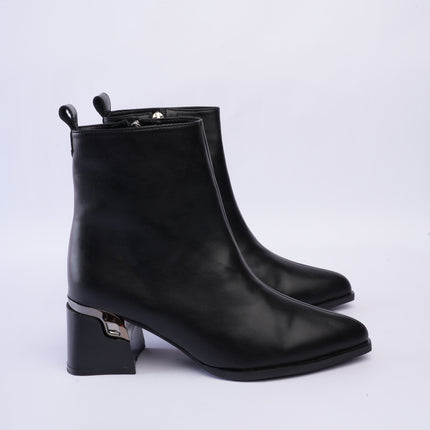 Botines elegantes de tacón minimalista negros