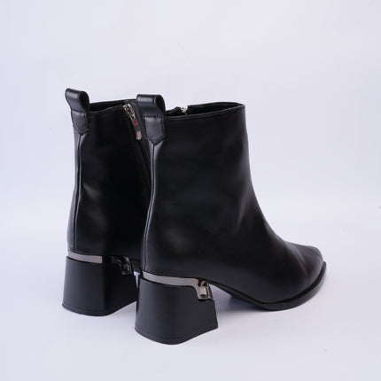 Botines elegantes de tacón minimalista negros