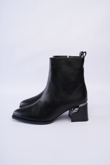 Botines elegantes de tacón minimalista negros