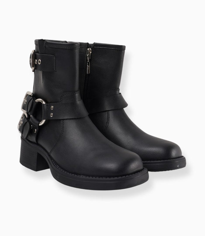Botines negros con múltiples correas