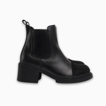 Botines negros con pedrería en la punta