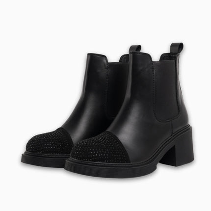 Botines negros con pedrería en la punta