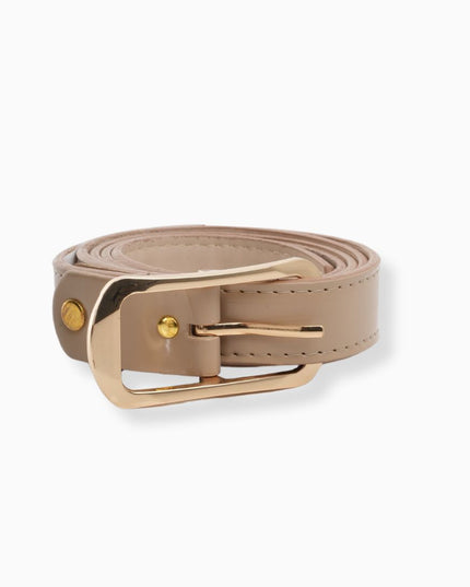 Cinturón beige con hebilla dorada rectangular