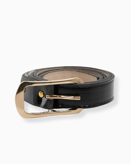 Cinturón negro con hebilla dorada rectangular
