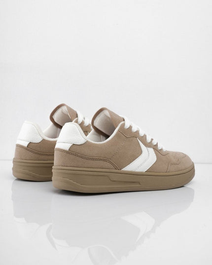 Tenis taupe con lateral blanco