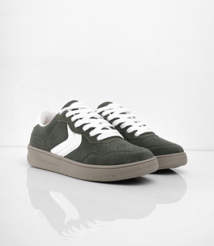 Tenis verde oscuro con lateral blanco