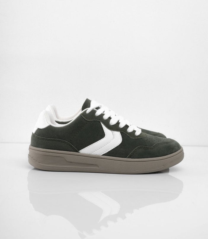 Tenis verde oscuro con lateral blanco