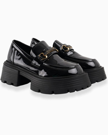mocasín negro con Detalle Dorado
