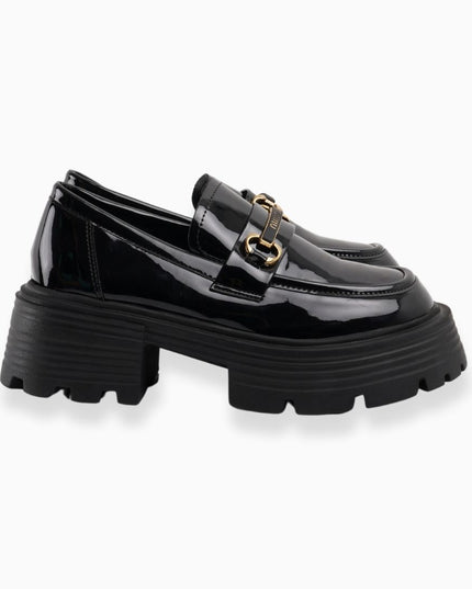 mocasín negro con Detalle Dorado