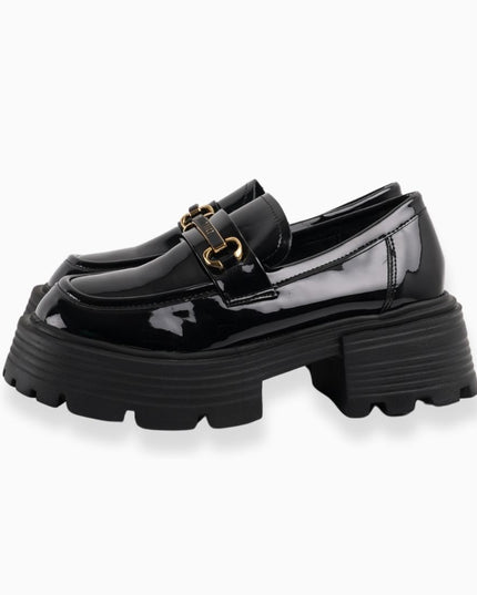 mocasín negro con Detalle Dorado