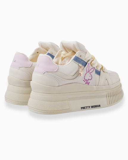 tenis beige con diseño exclusivo