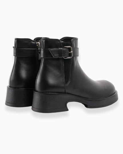 botín negro elegante con correa