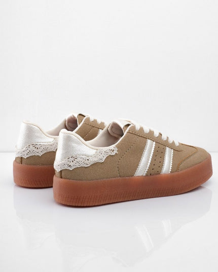 Tenis camel con detalle de encaje