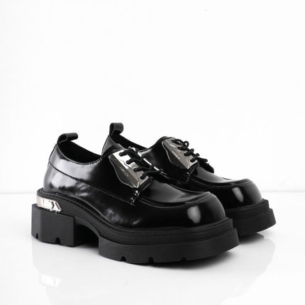 Zapatos negros de cordón con apliques plateados