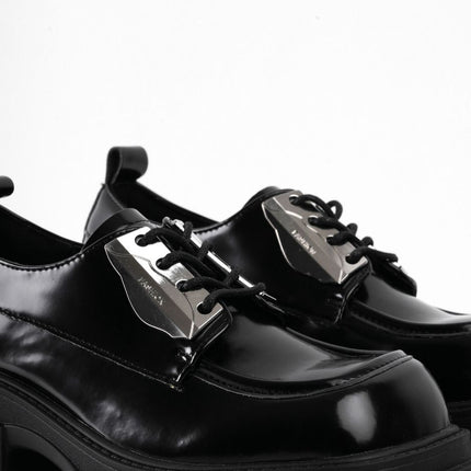 Zapatos negros de cordón con apliques plateados