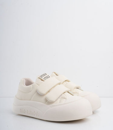 Tenis blancos con velcro