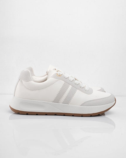 Tenis blancos con líneas y puntera gris