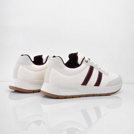Tenis blancos con líneas vinotinto y puntera gris