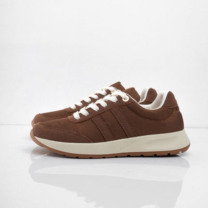 Tenis café con cordones blancos