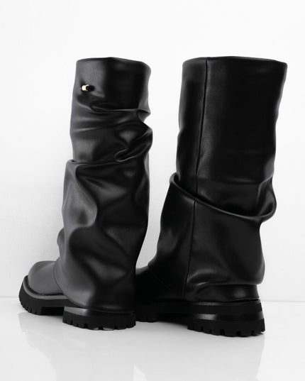 Bota larga negra corrugada