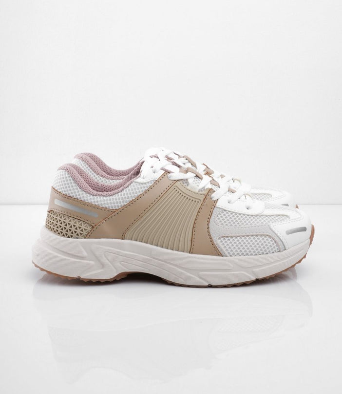 Tenis blancos con camel y detalles