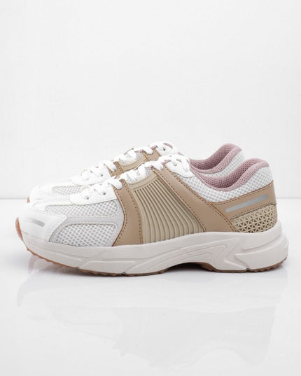 Tenis blancos con camel y detalles