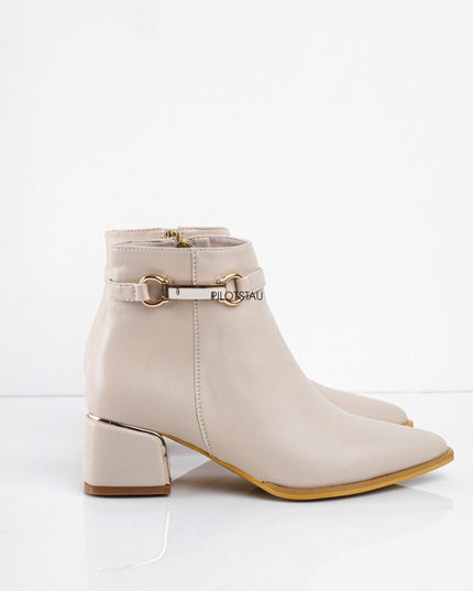 Botín beige liso y detalles