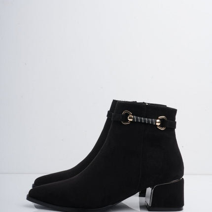 Botin negro en gamuza y detalle con hebilla