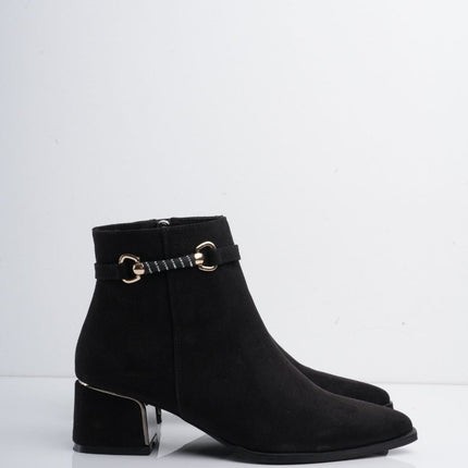 Botin negro en gamuza y detalle con hebilla