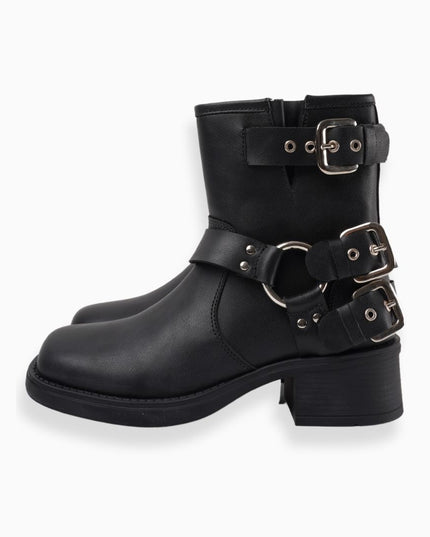 botín negro con múltiples hebillas