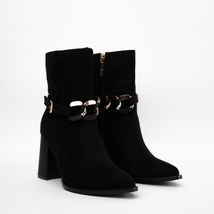 Botines negros altos x cadena brillante
