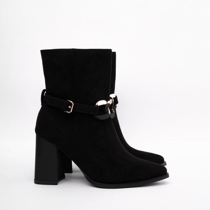 Botines negros altos x cadena brillante