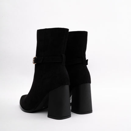Botines negros altos x cadena brillante