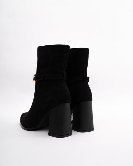 Botines negros altos x cadena brillante