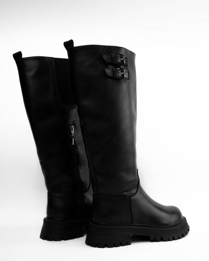 Bota larga negra hebillas superiores