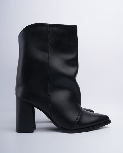 Botines negros punta fina