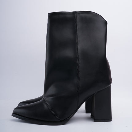 Botines negros punta fina