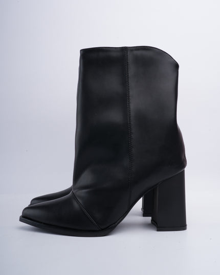 Botines negros punta fina