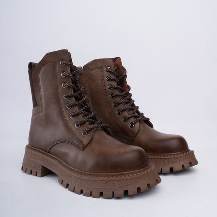 Botines almendra estilo militar