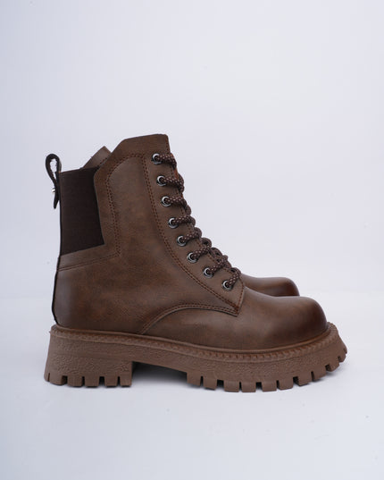 Botines almendra estilo militar