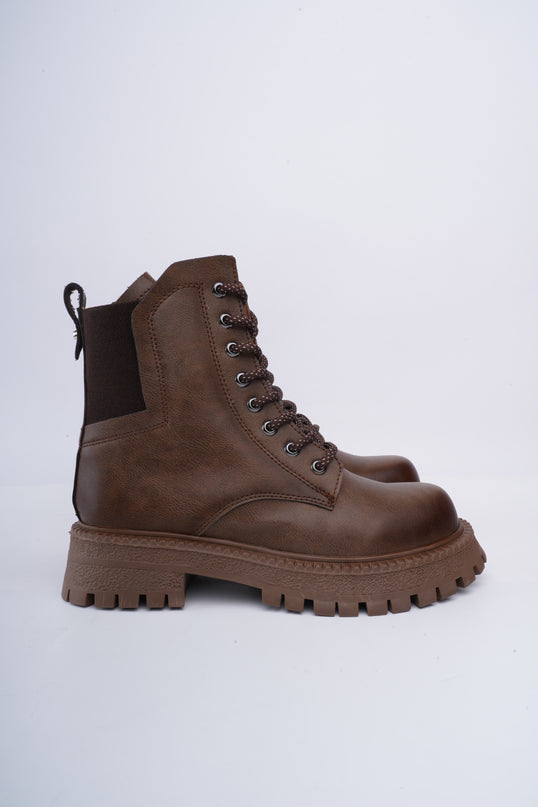 Botines almendra estilo militar