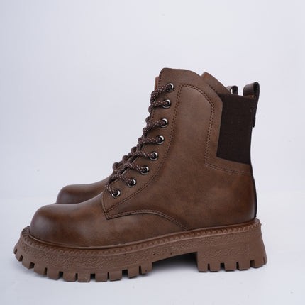 Botines almendra estilo militar