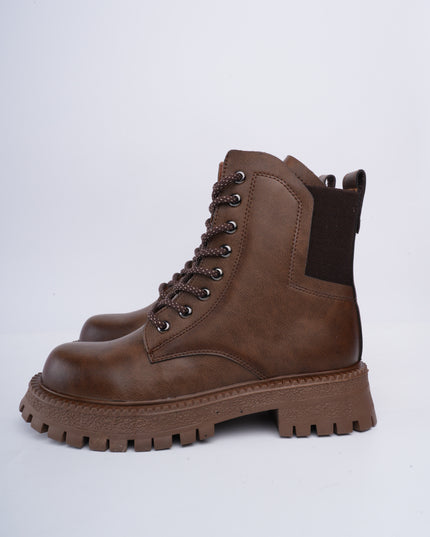 Botines almendra estilo militar